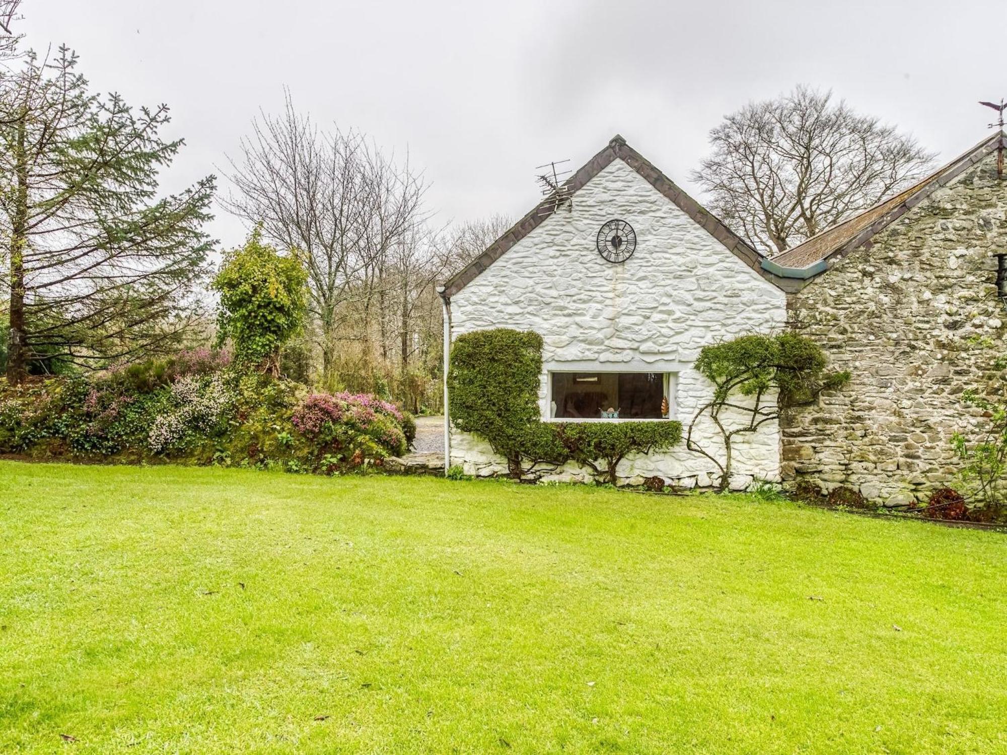 Secluded Holiday Home In Ceredigion With Garden Pennant  エクステリア 写真