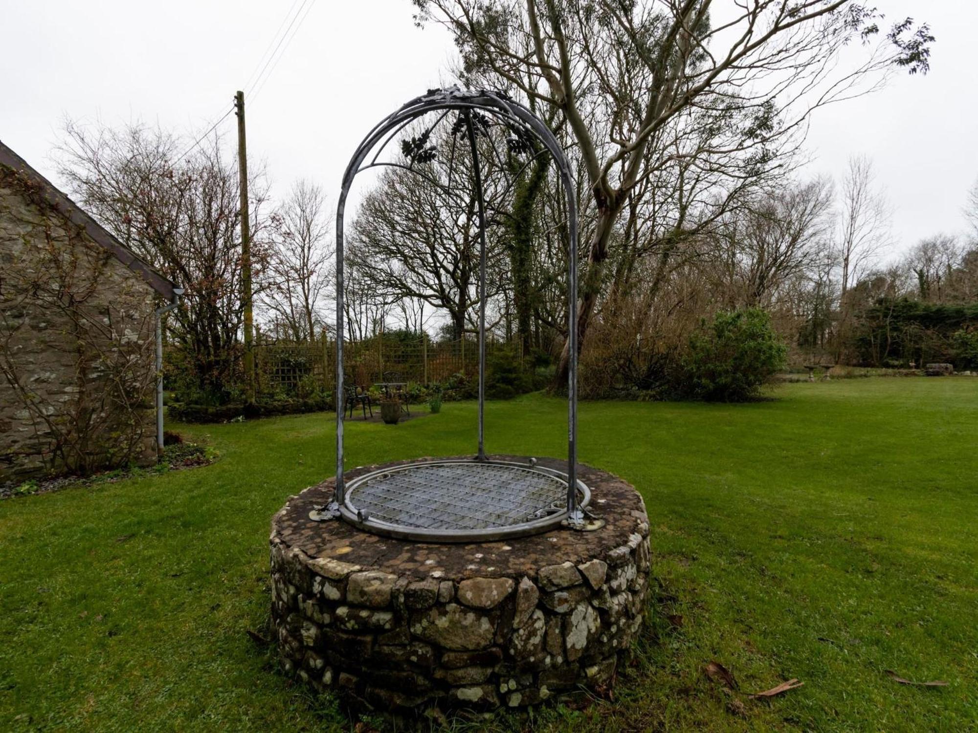 Secluded Holiday Home In Ceredigion With Garden Pennant  エクステリア 写真